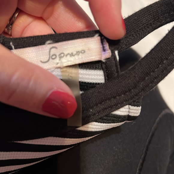 Soprano Crop Tank - Picture 4 of 4